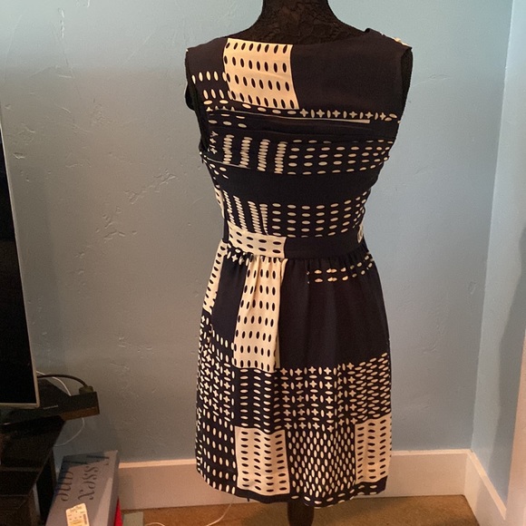 Beautiful Leifsdottir silk dress- size 6, worn once- bought at Anthropologie - Picture 5 of 8